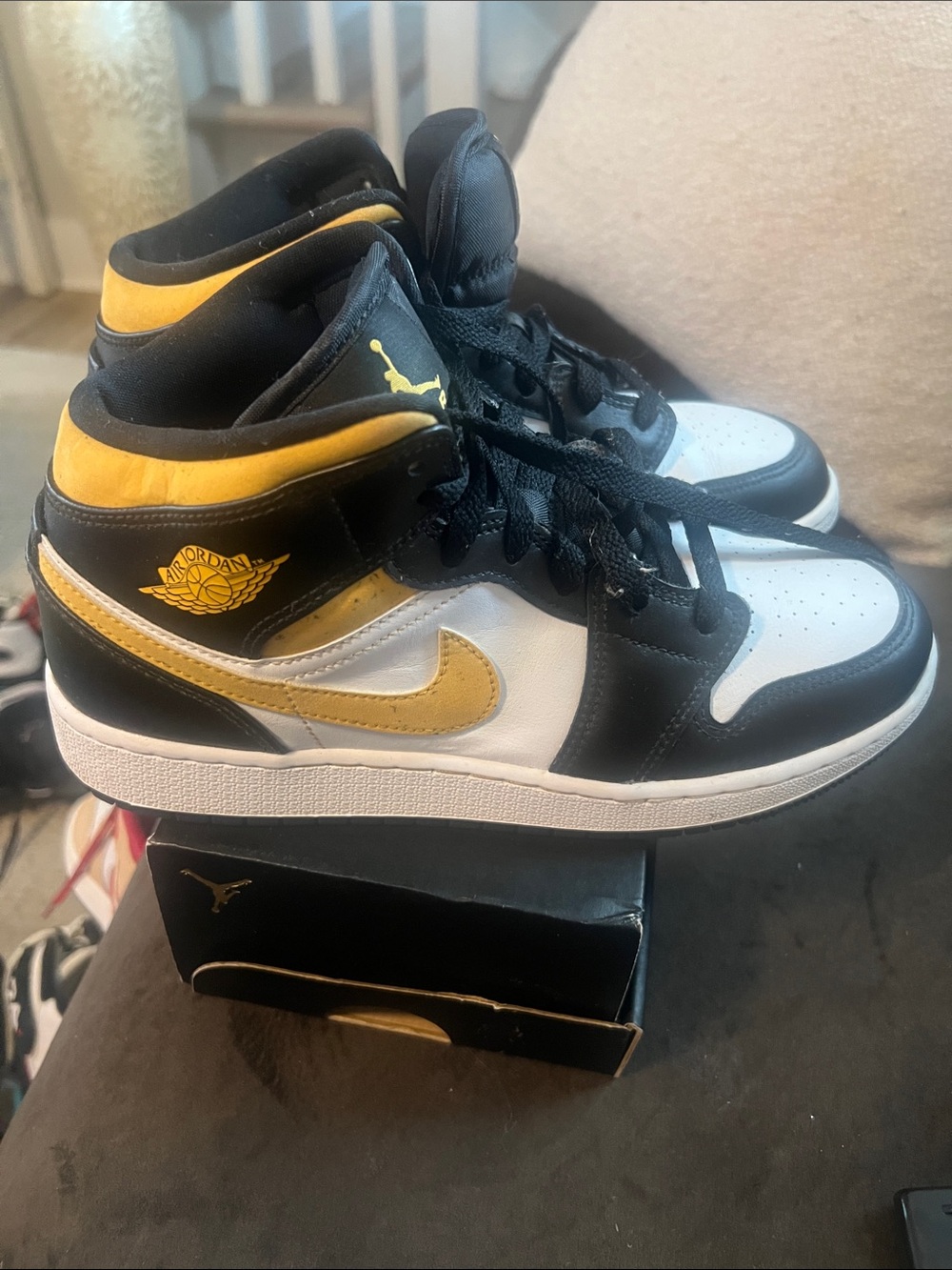 Jordan Kids High-Top Sneakers in Black, White and Gold